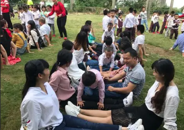 家长容易陷入焦虑控制遭遇反抗无力更焦虑的恶性循环 家长容易陷入焦虑控制遭遇反抗无力更焦虑的恶性循环