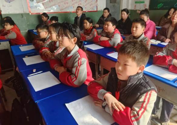 融入心思健康教育内容进步对学生心思行为偏常的识别和早期干涉 融入心思健康教育内容进步对学生心思行为偏常的识别和早期干涉